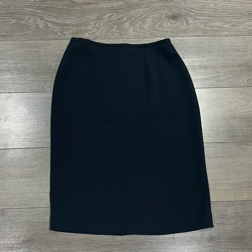 Elegant Black Women's Skirt - Picture 2 of 5